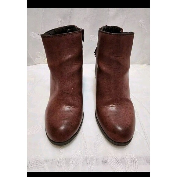 NEW DIRECTIONS WOMENS 9 BROWN ZIP ANKLE BOOTIES JOJO SUEDE FRINGE TASSLE STYLISH - Picture 3 of 13